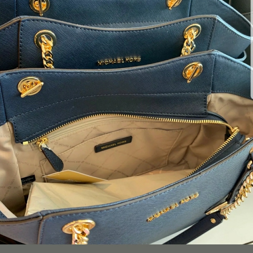 Handbag - Picture 2 of 3